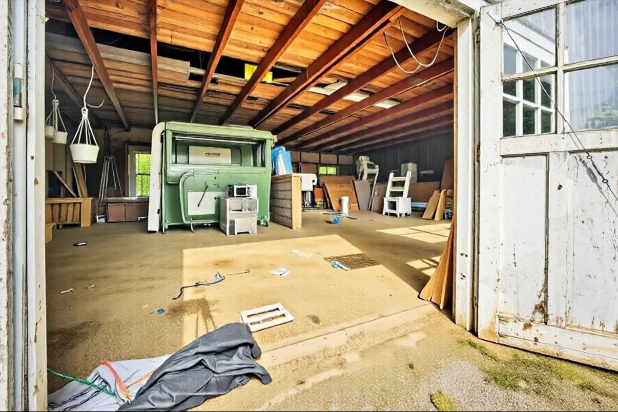 Interior, Washer, Wooden Beams, Wooden Ceilings