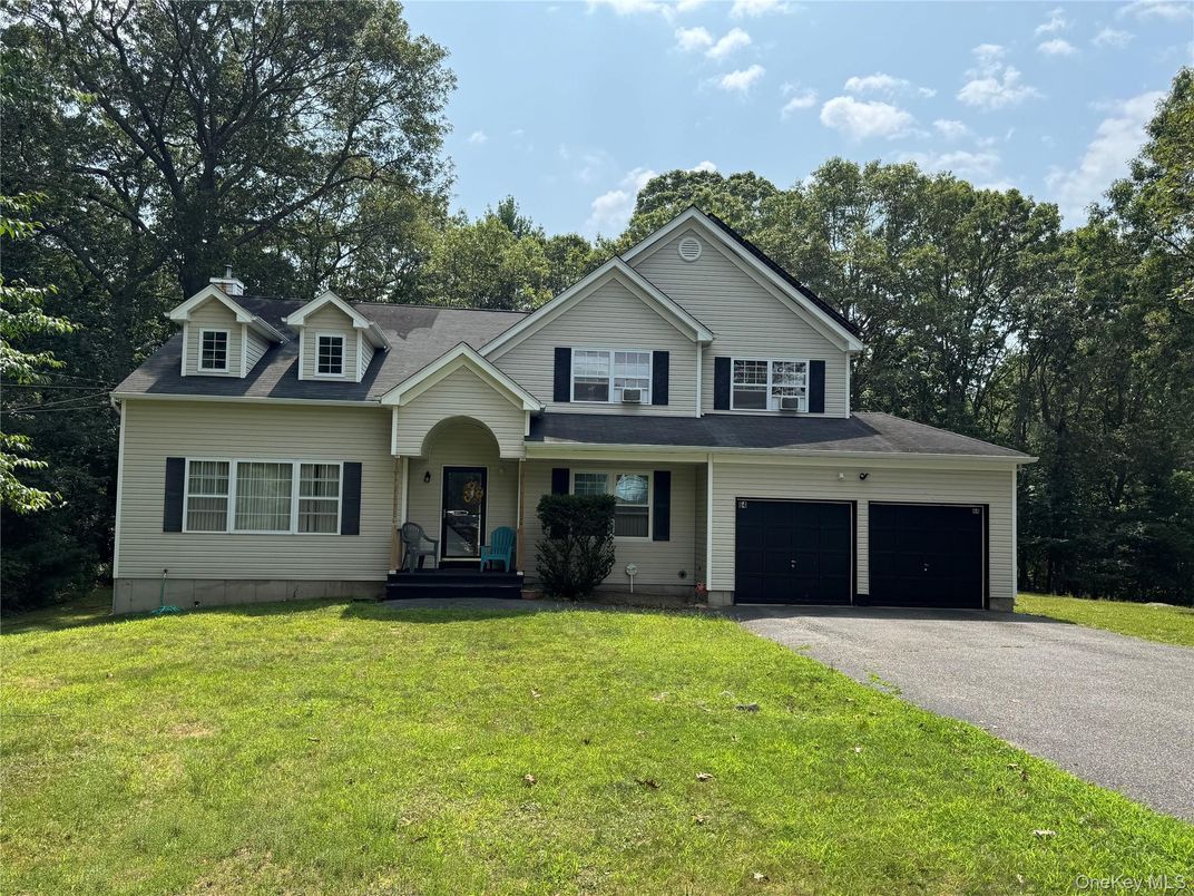 Attached, Exterior, Facade, Farmhouse