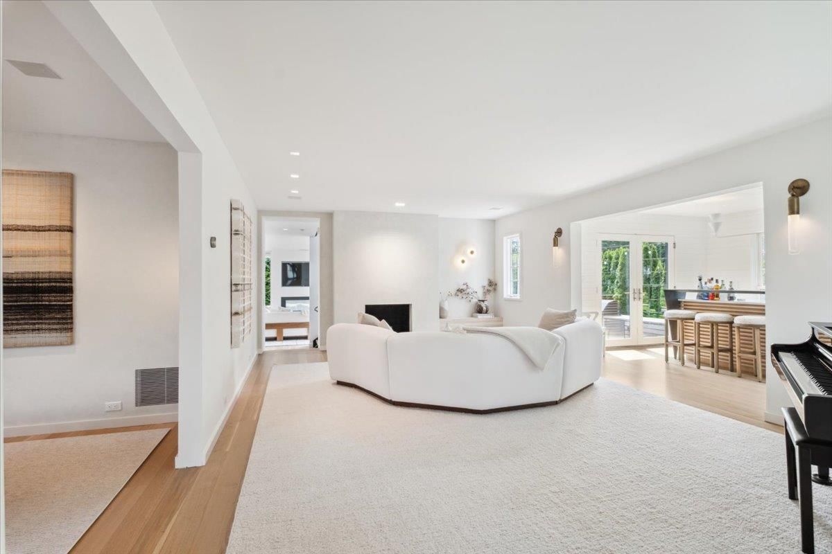 Interior, Living room, Piano, Recessed Lighting, Wood Texture Flooring