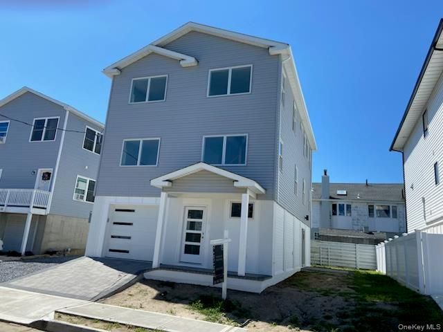 Attached, Exterior, Facade, Rowhouse