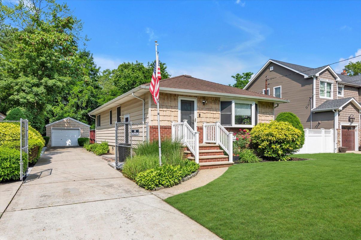 Detached Garage, Exterior