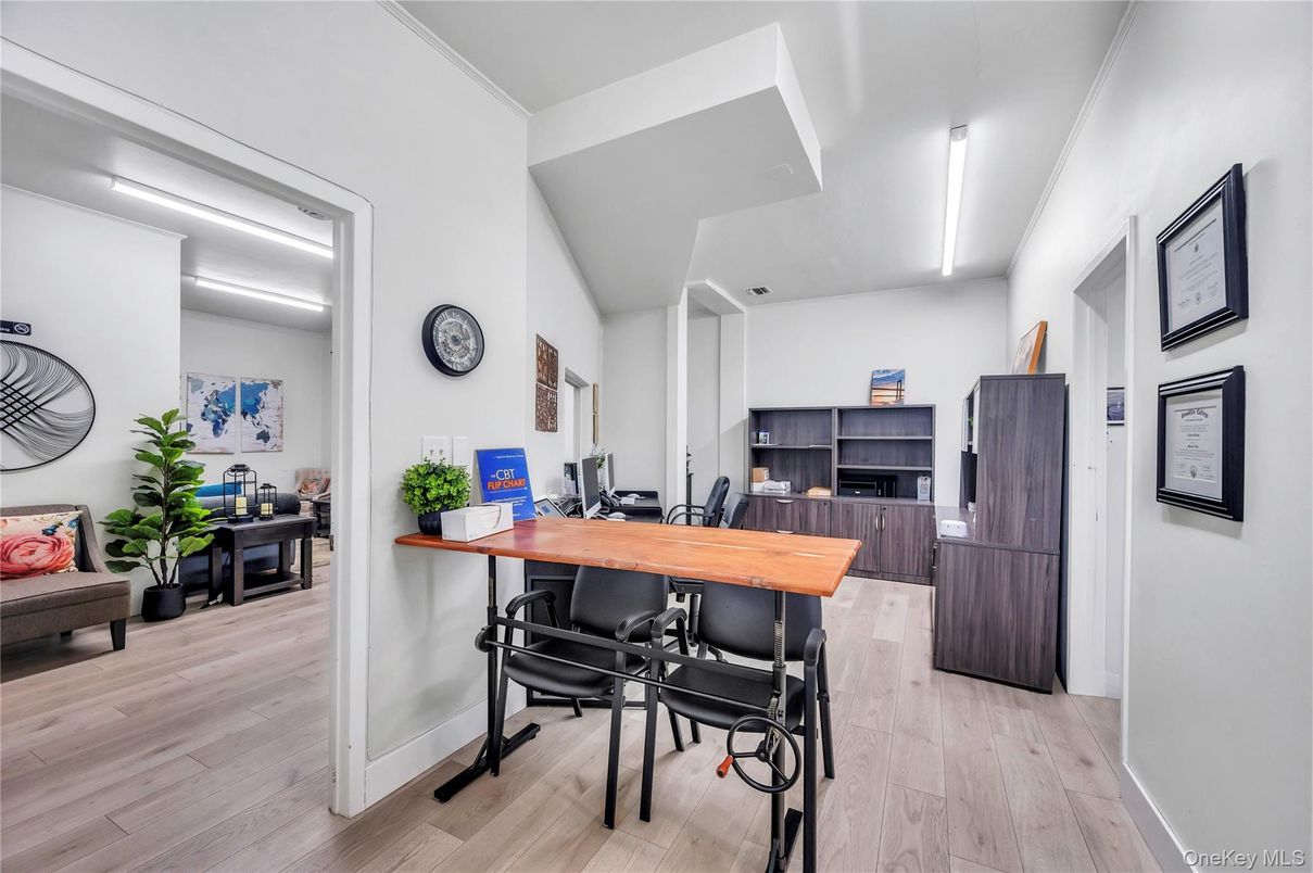Home Office, Interior, Kitchen, Recessed Lighting, Wood Texture Flooring
