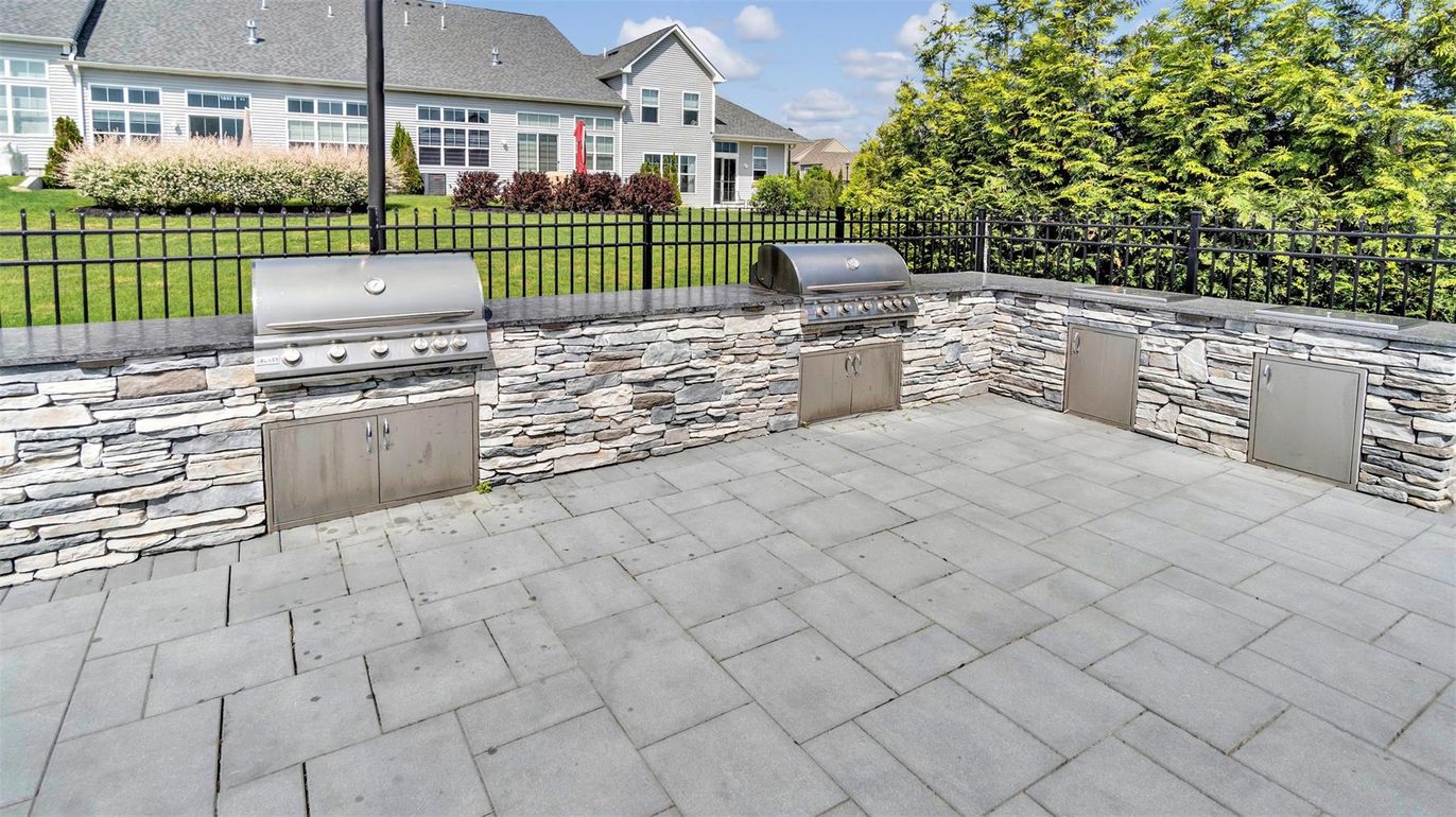 Exterior, Outdoor Kitchen