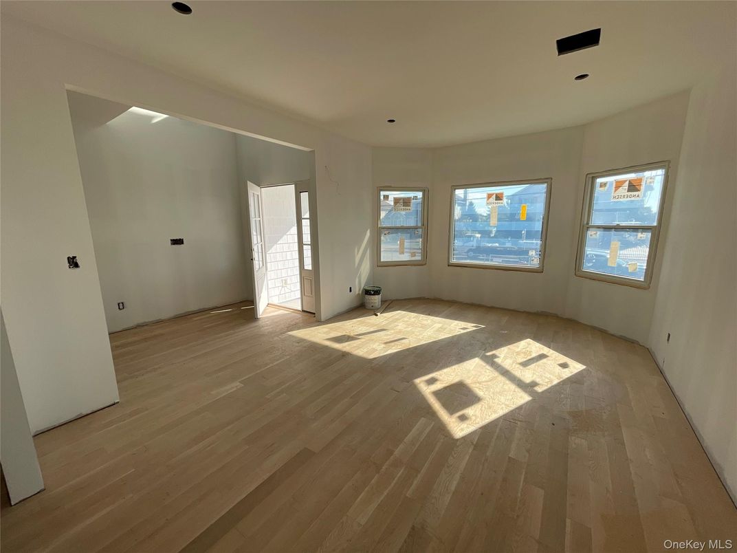 Empty room, Interior, Recessed Lighting, Water, Wood Texture Flooring