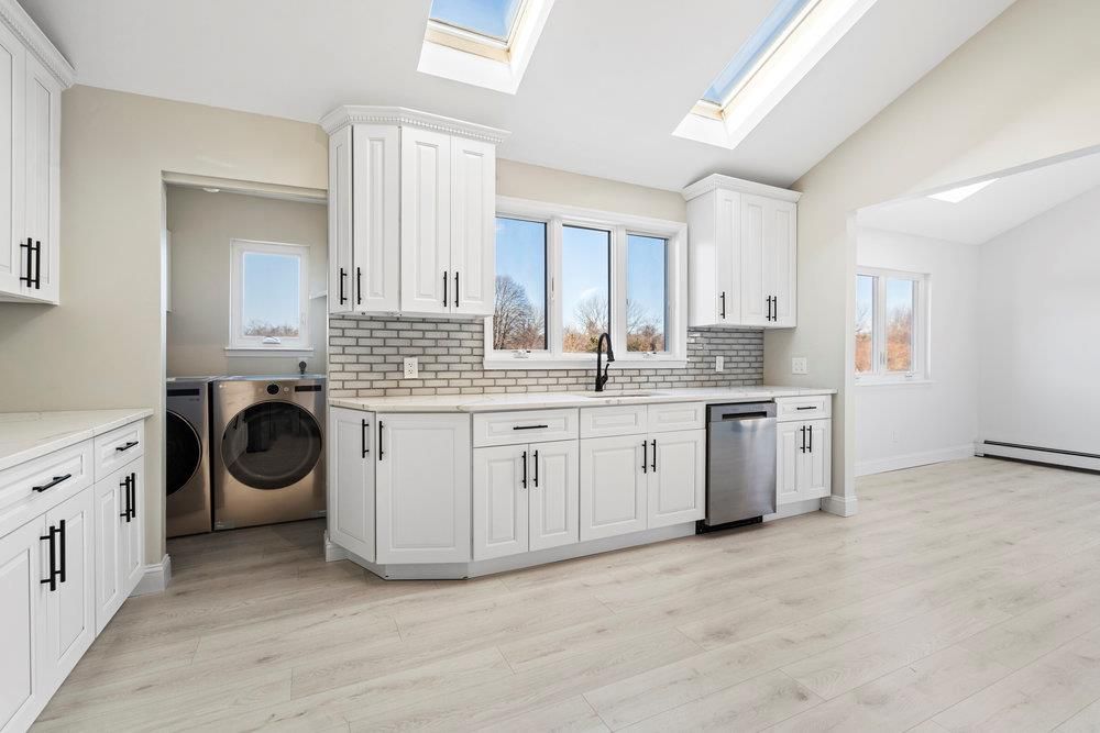 Interior, Washer, Wood Texture Flooring