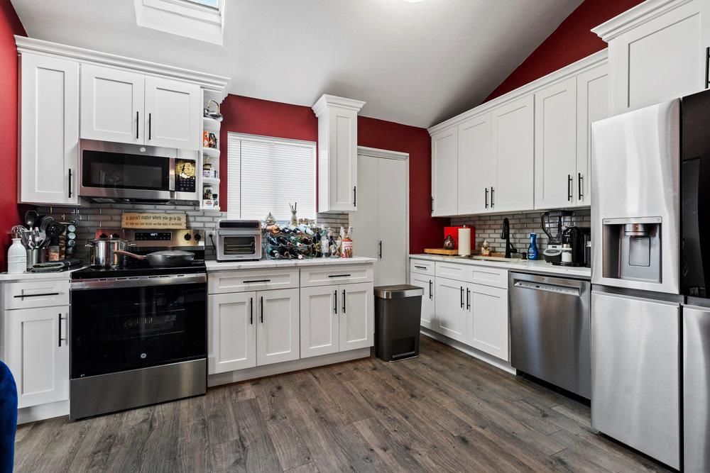 Interior, Kitchen, Stainless Steel Appliances, Wood Texture Flooring