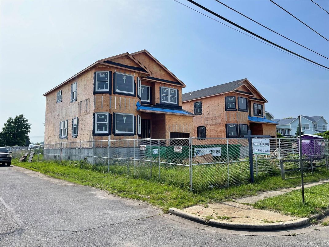 Exterior, Facade, Brick Facade, Queen Anne Victorian