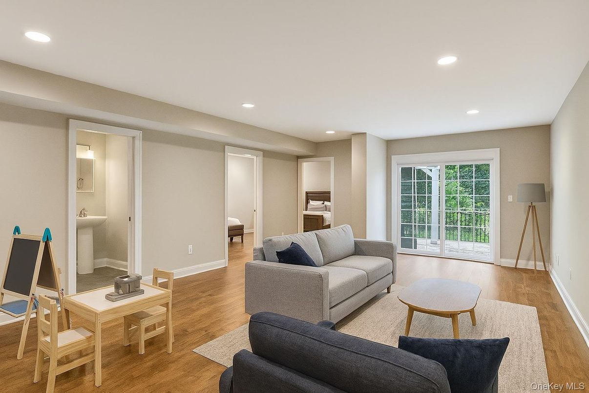 Interior, Living room, Recessed Lighting, Wood Texture Flooring