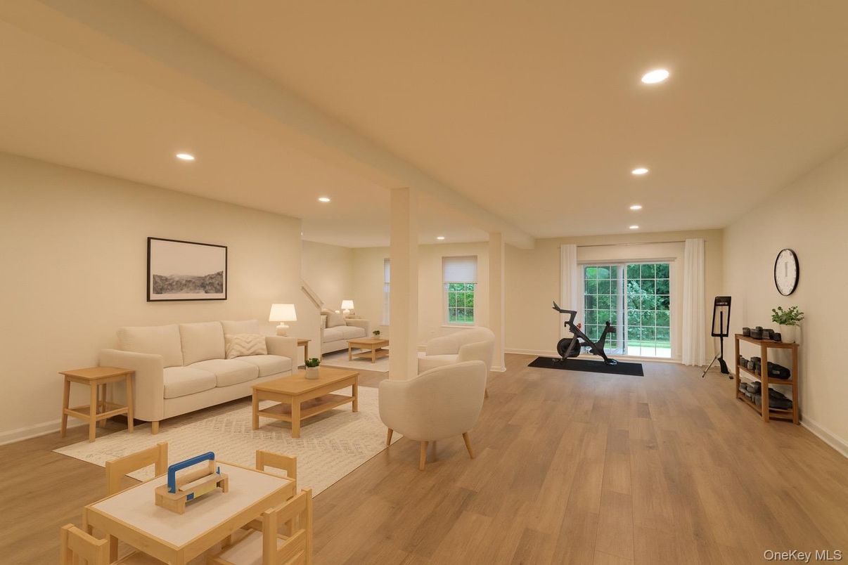 Fitness Equipment, Interior, Living room, Recessed Lighting, Wood Texture Flooring