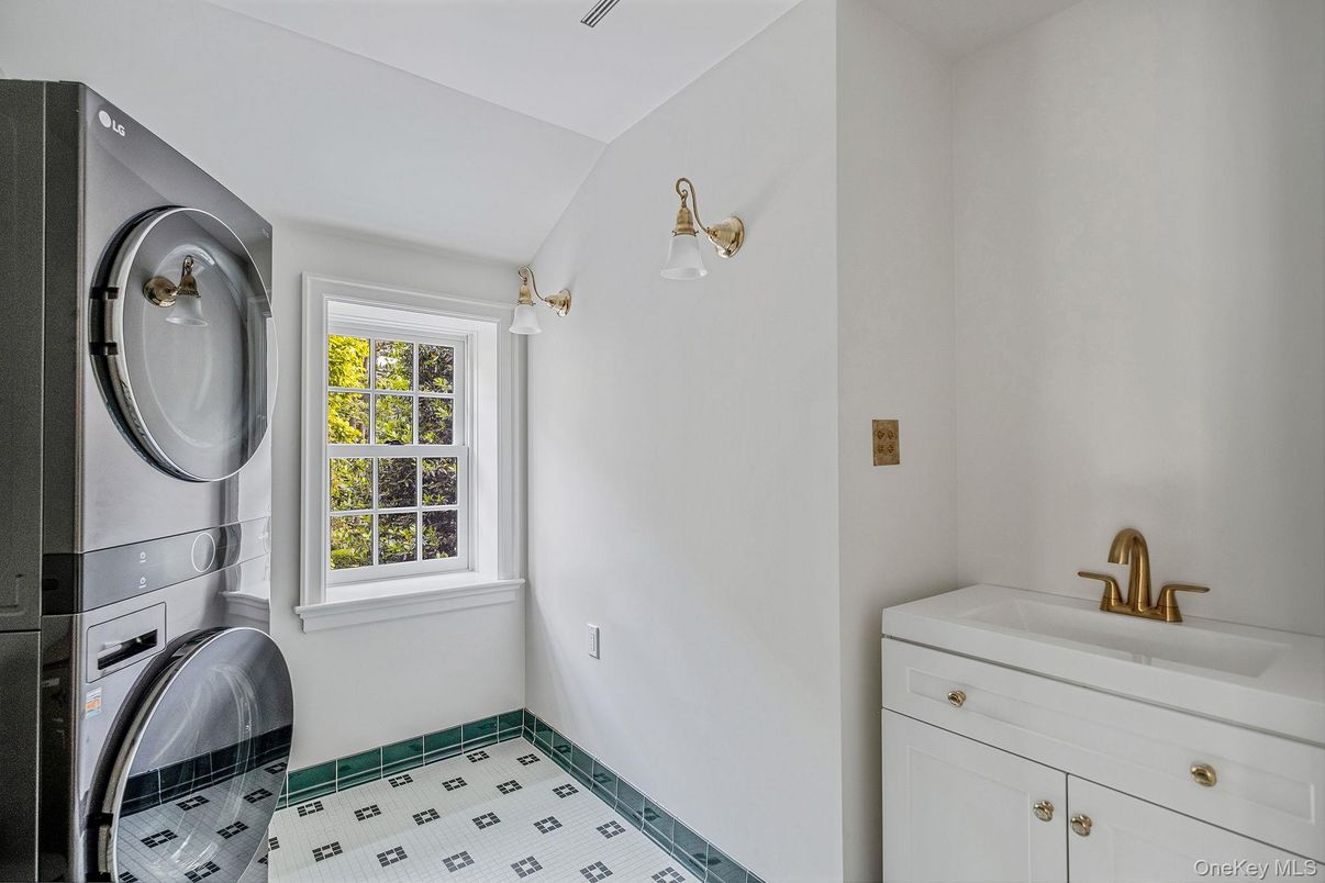 Bathroom, Interior, Utility Closets, Washer