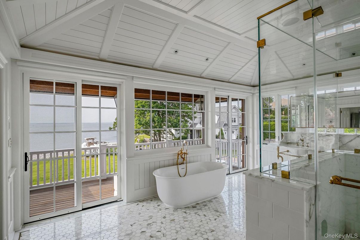 Bathroom, Free Standing Baths, Interior, Marble Walls, Water