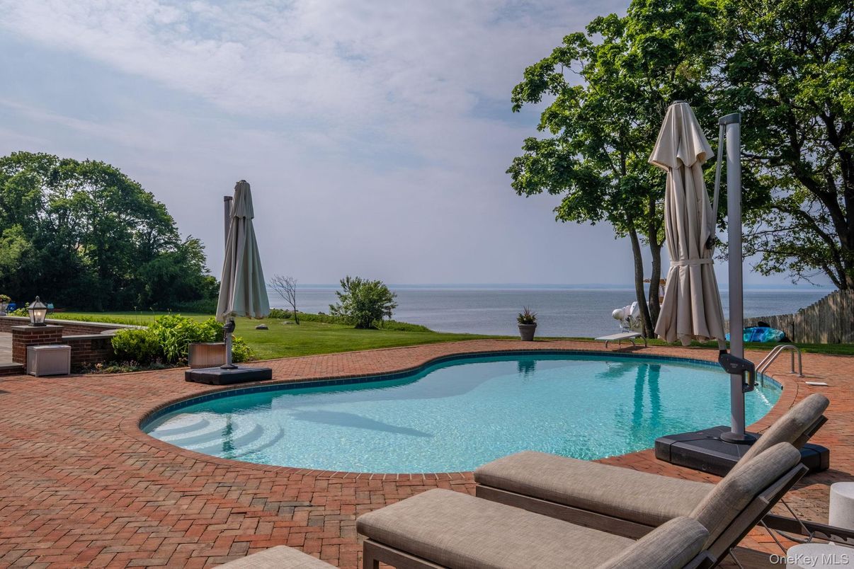 Exterior, Pool, Water