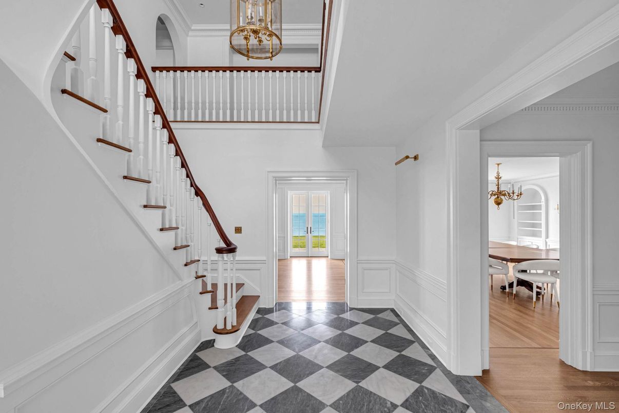 Chandelier, Interior