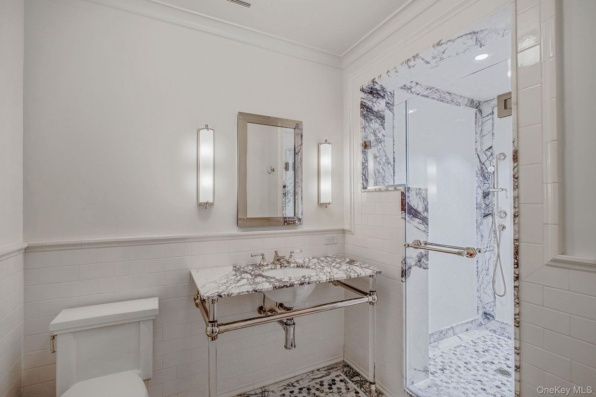 Bathroom, Interior, Recessed Lighting