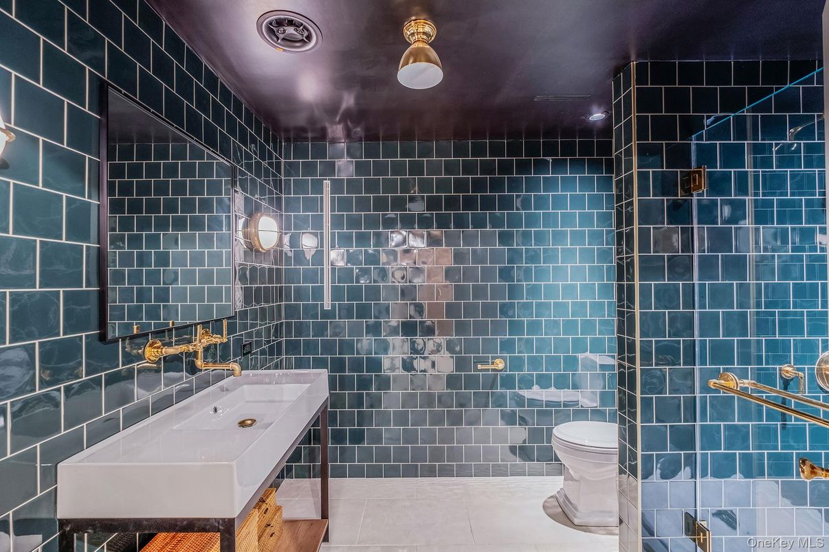 Bathroom, Interior, Recessed Lighting