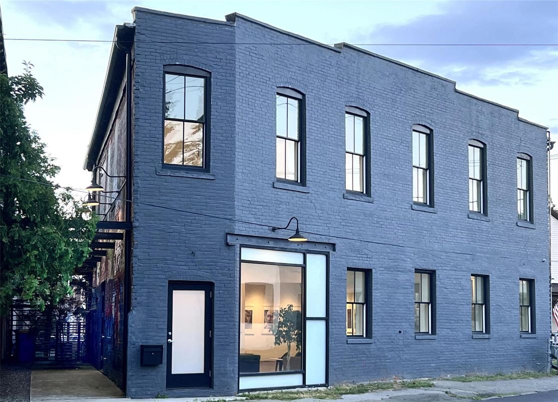 Exterior, Facade, Brick Facade, Rowhouse