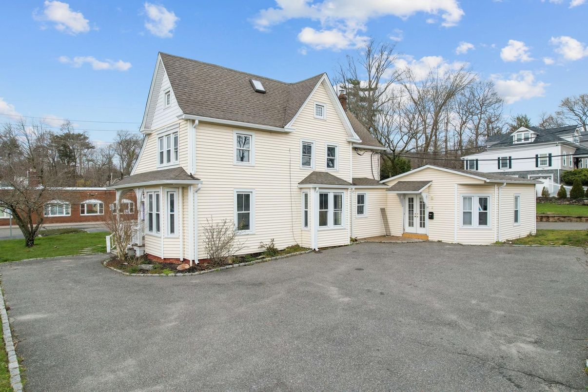 Backyard, Exterior, Facade, Queen Anne Victorian