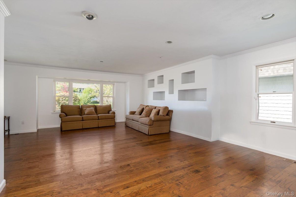 Empty room, Interior, Living room, Recessed Lighting, Wood Texture Flooring