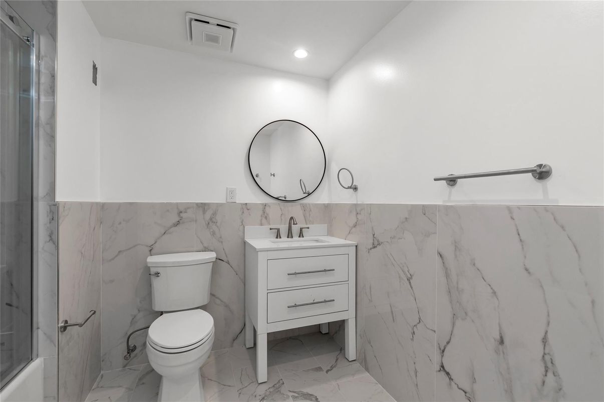 Bathroom, Interior, Marble, Marble Walls, Recessed Lighting