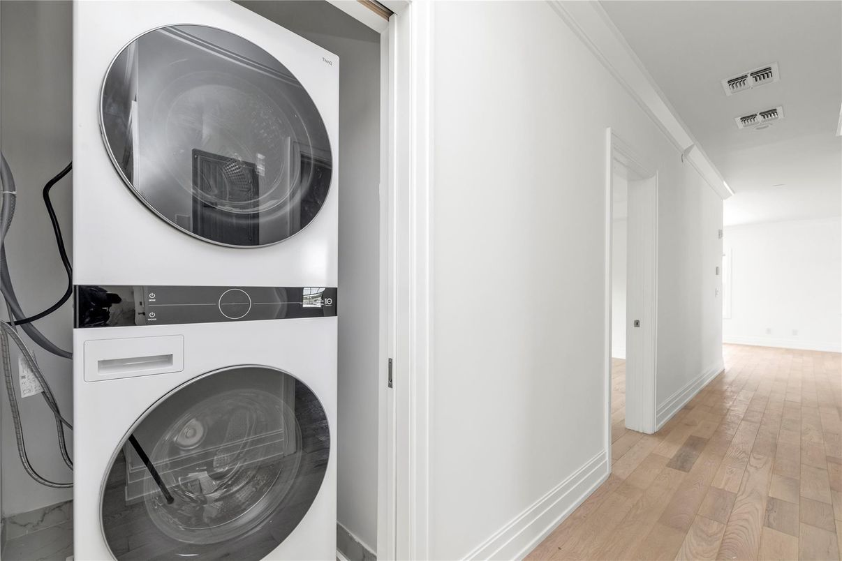 Interior, Utility Closets, Washer, Wood Texture Flooring