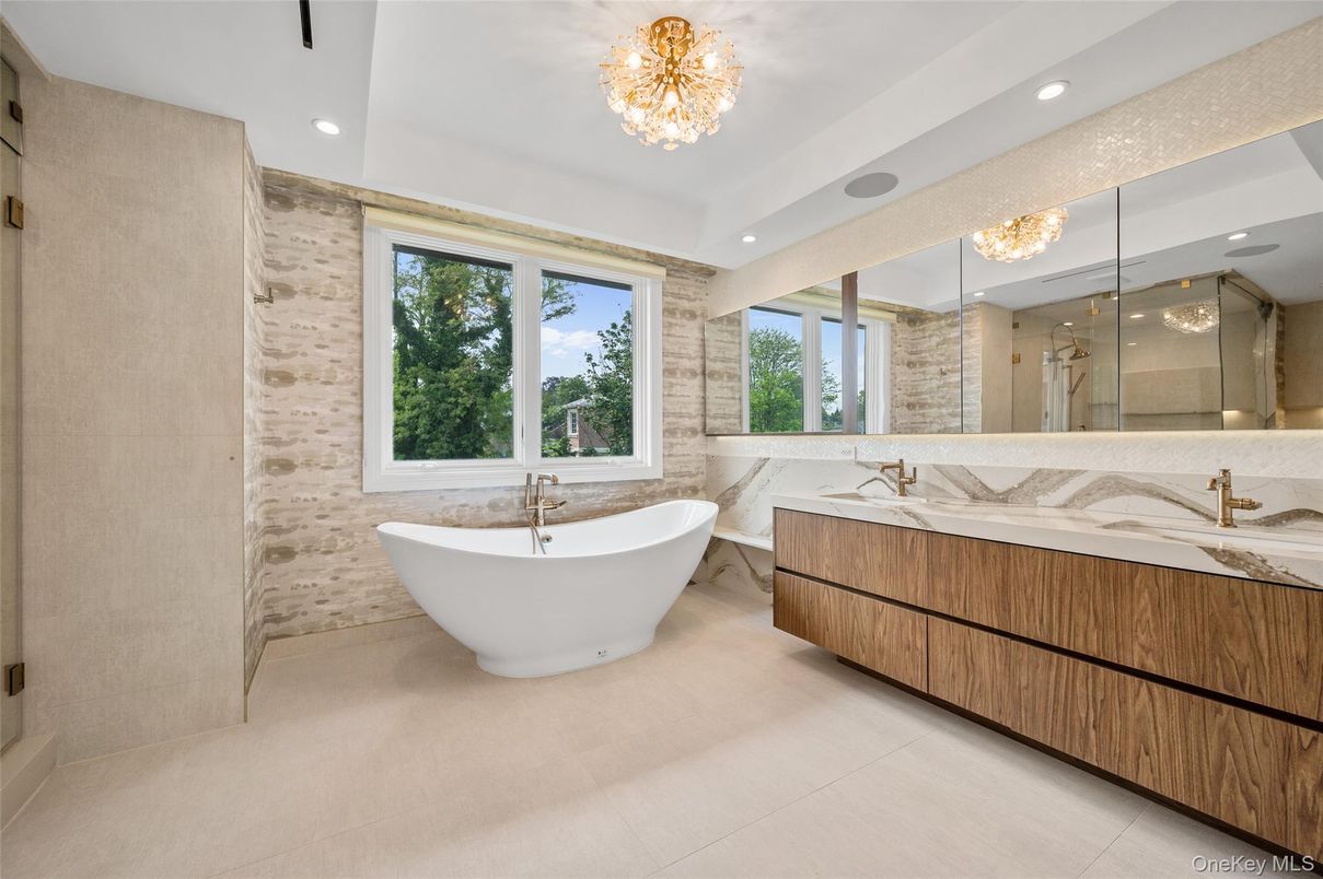 Bathroom, Dual Sink Vanities, Free Standing Baths, Interior, Recessed Lighting