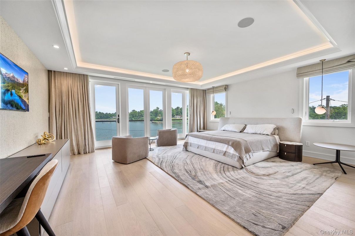 Bedroom, Interior, Pendant Lights, Recessed Lighting, Water, Wood Texture Flooring