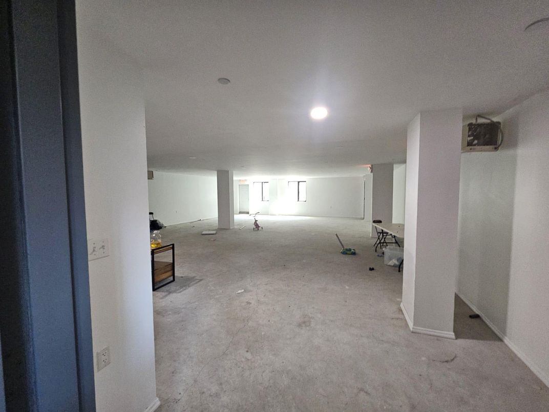 Empty room, Interior, Recessed Lighting