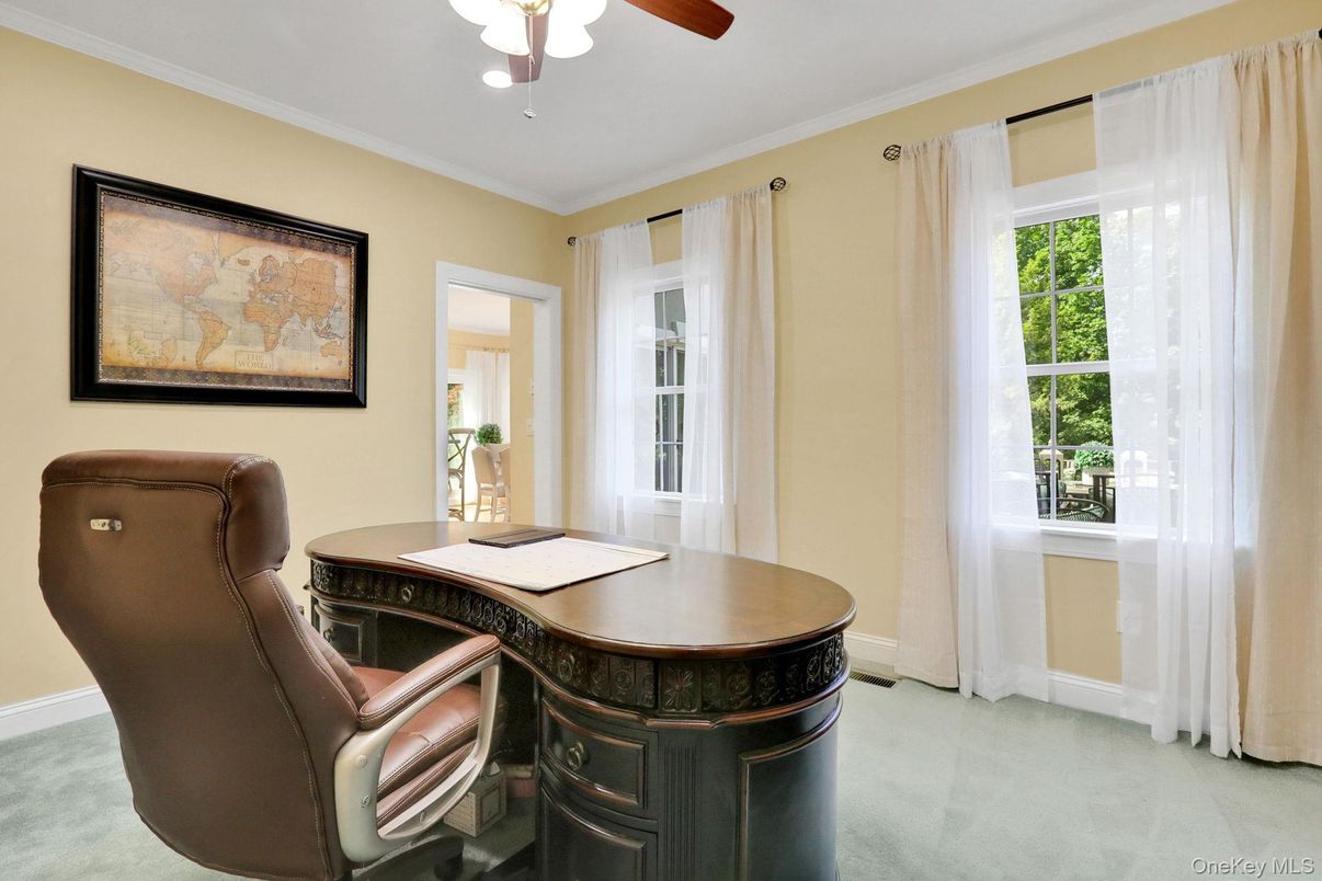 Home Office, Interior