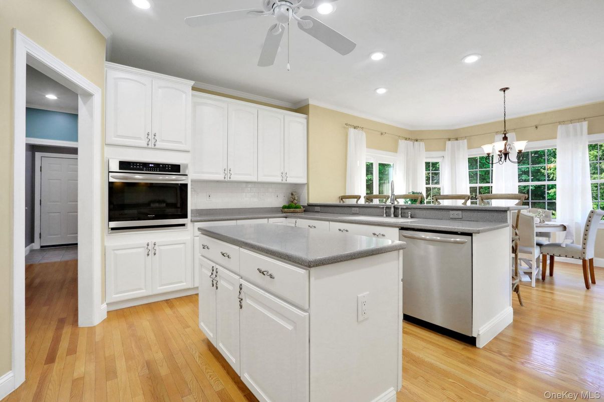 Chandelier, Dining room, Interior, Kitchen, Pendant Lights, Recessed Lighting, Stainless Steel Appliances, Wood Texture Flooring