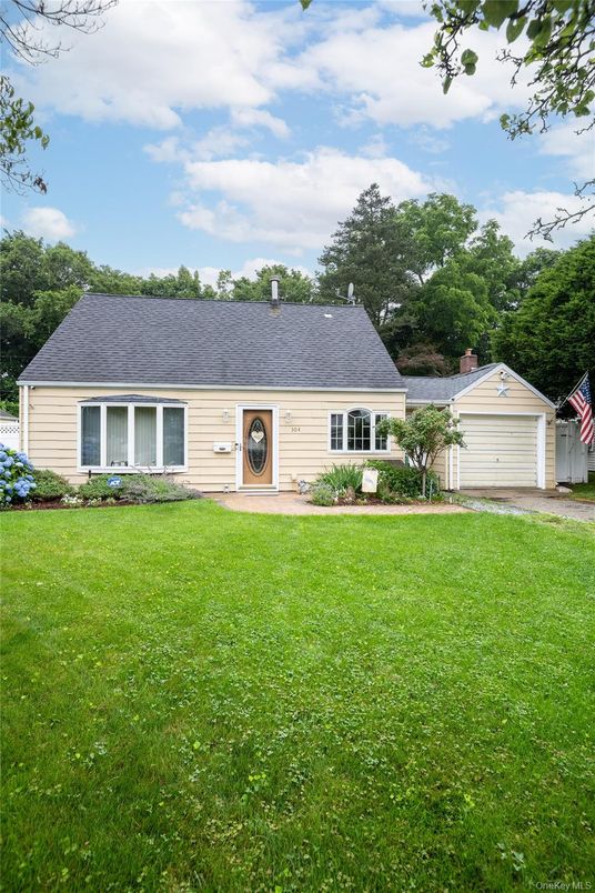 Backyard, Exterior, Facade, Cape Cod