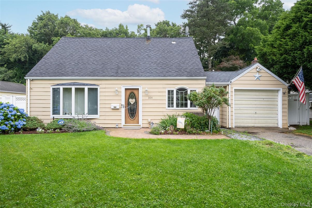 Attached, Backyard, Exterior, Facade, Cape Cod
