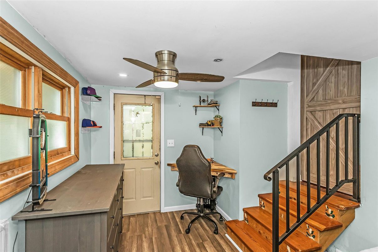 Home Office, Interior, Recessed Lighting, Wood Texture Flooring