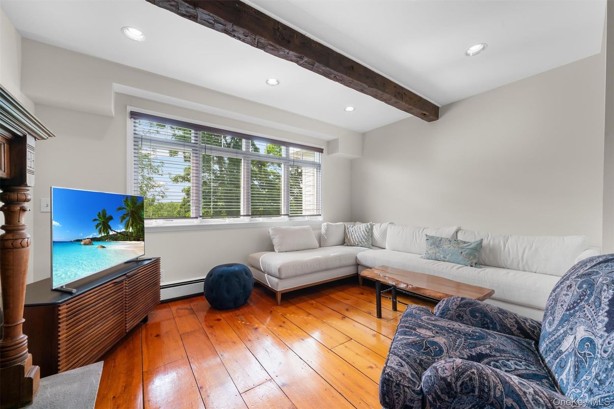 Interior, Living room, Recessed Lighting, Wooden Beams, Wood Texture Flooring