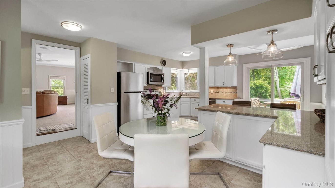Dining room, Interior, Kitchen, Pendant Lights, Stainless Steel Appliances
