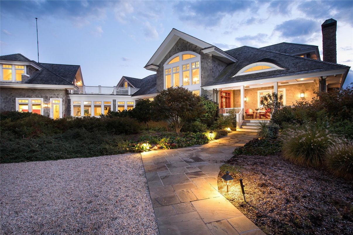 Exterior, Facade, Queen Anne Victorian