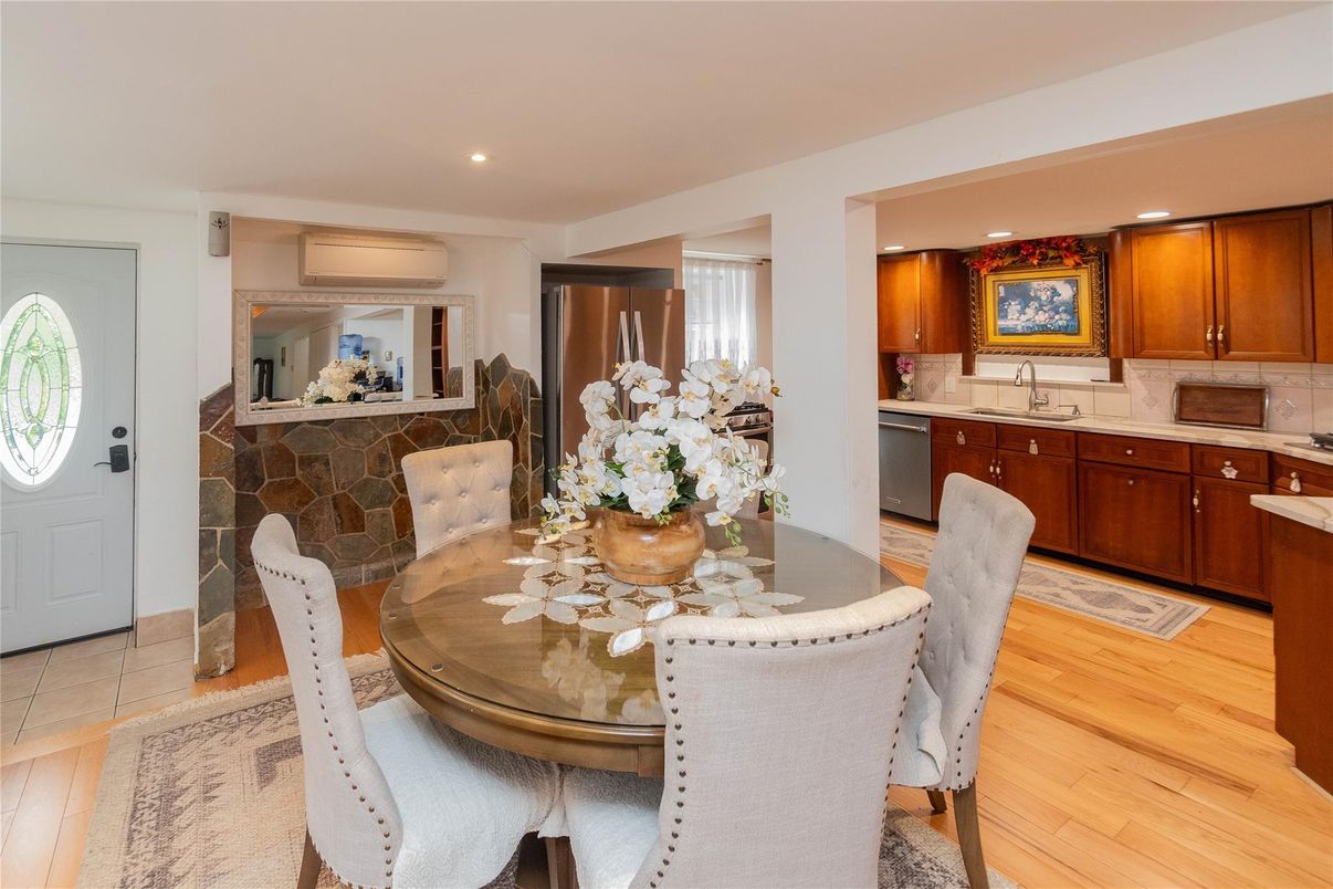 Dining room, Interior, Kitchen, Recessed Lighting, Wood Texture Flooring