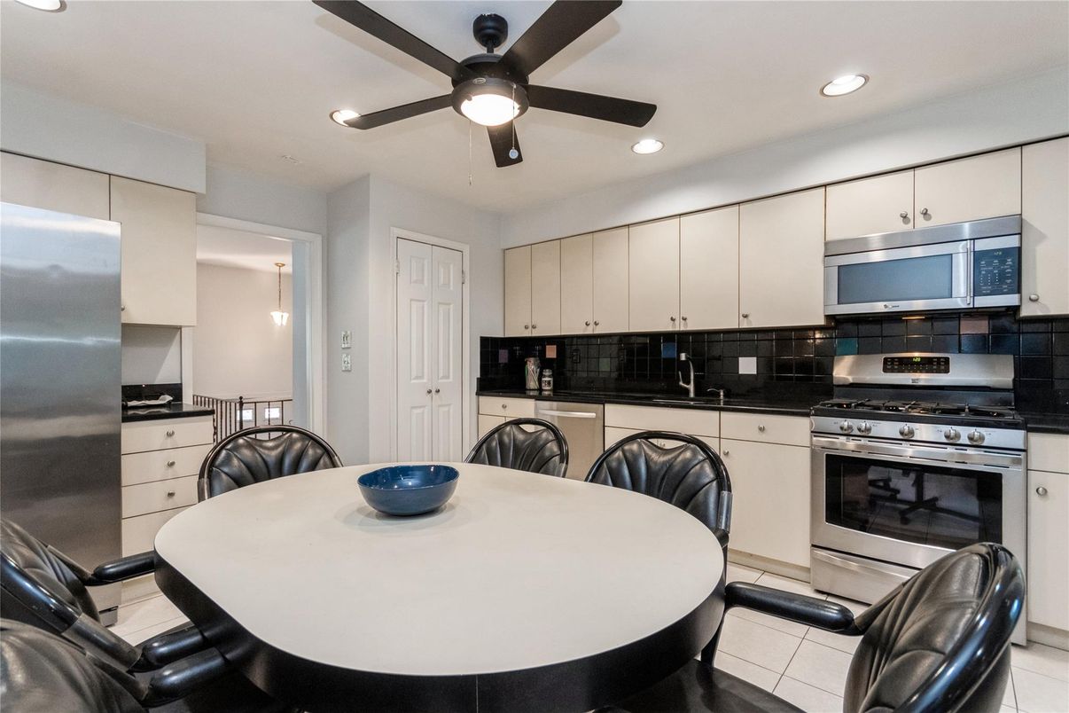 Dining room, Interior, Kitchen, Recessed Lighting, Stainless Steel Appliances