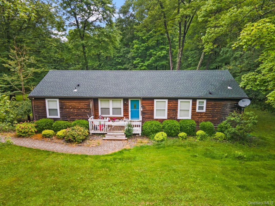 Exterior, Facade, Log Home