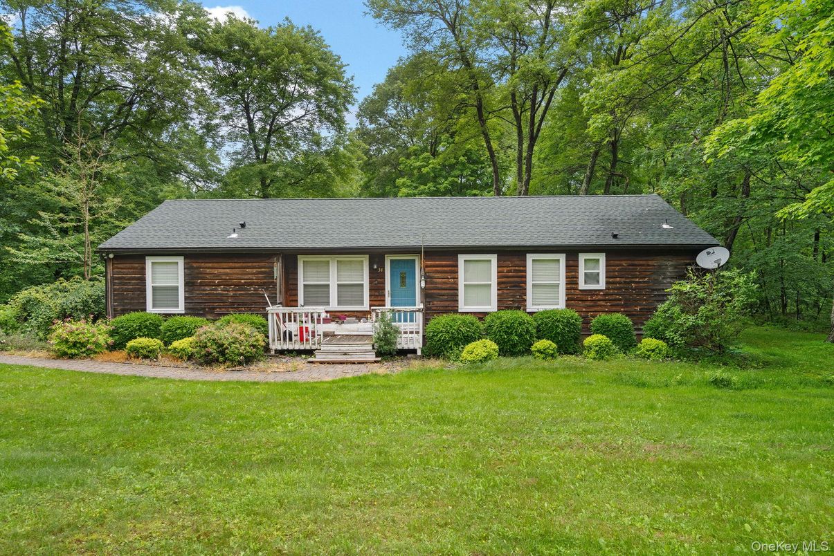 Exterior, Facade, Log Home