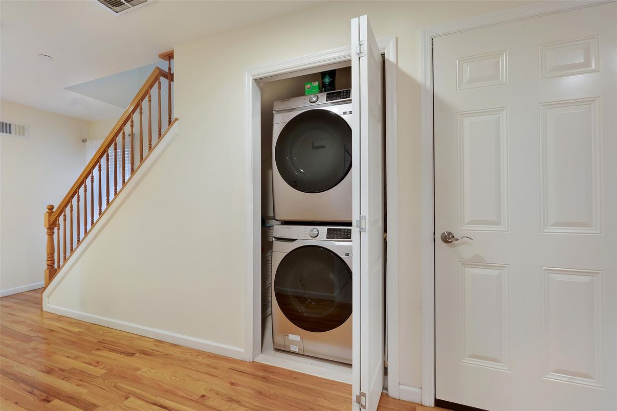 Interior, Utility Closets, Washer, Wood Texture Flooring