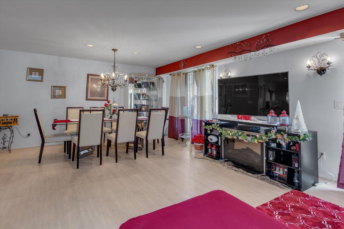 Chandelier, Dining room, Fireplace, Interior, Recessed Lighting, Wood Texture Flooring