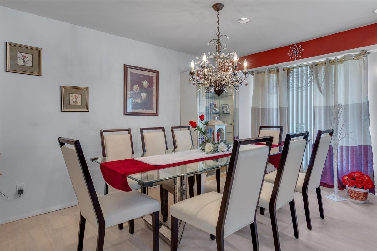 Chandelier, Dining room, Interior, Recessed Lighting, Wood Texture Flooring