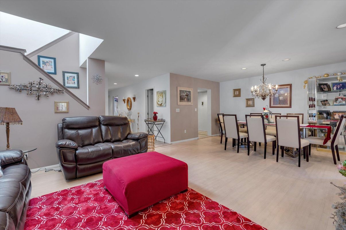 Chandelier, Dining room, Interior, Recessed Lighting, Wood Texture Flooring