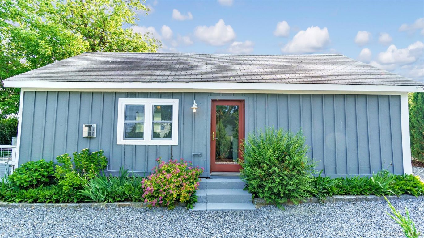 Exterior, Facade, None