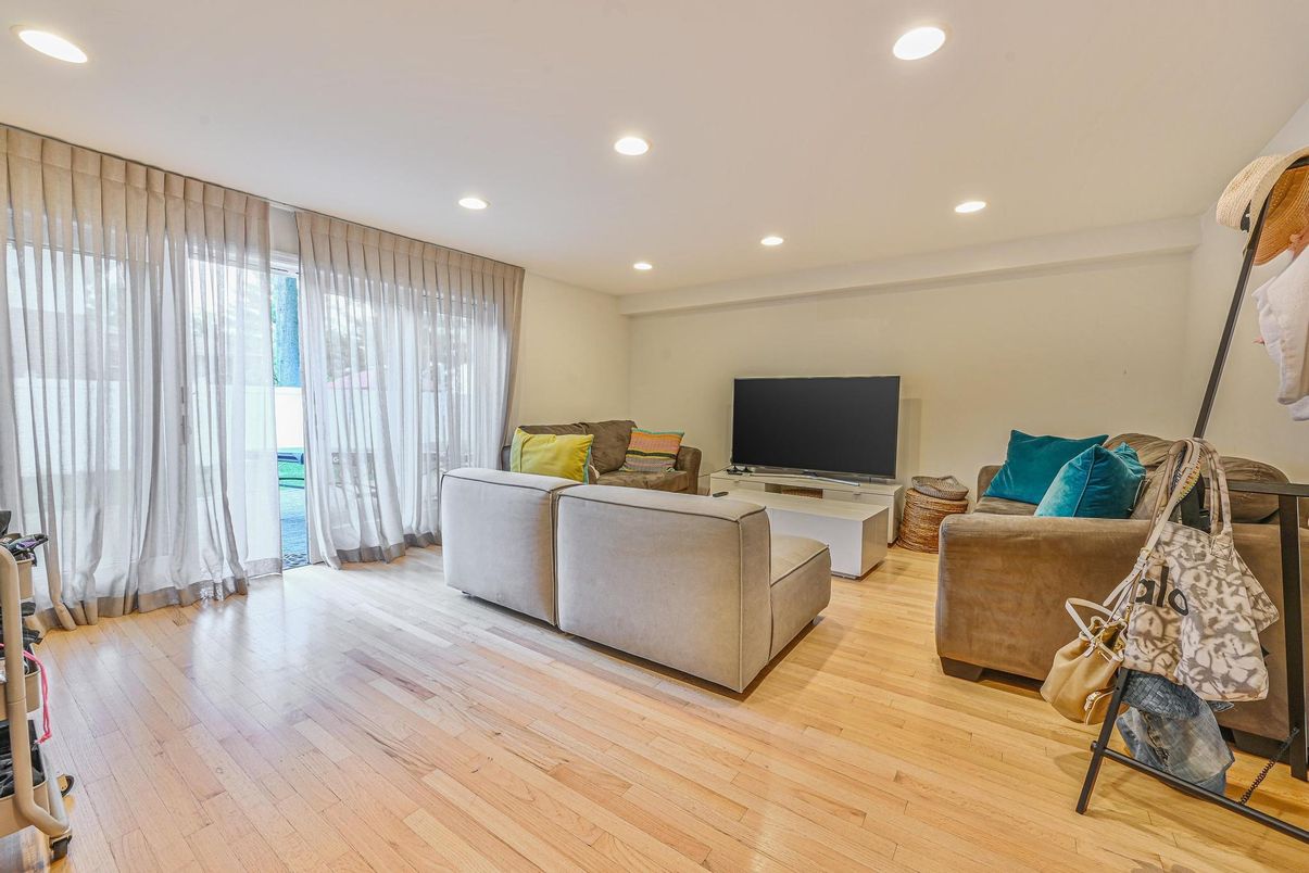 Interior, Living room, Recessed Lighting, Wood Texture Flooring
