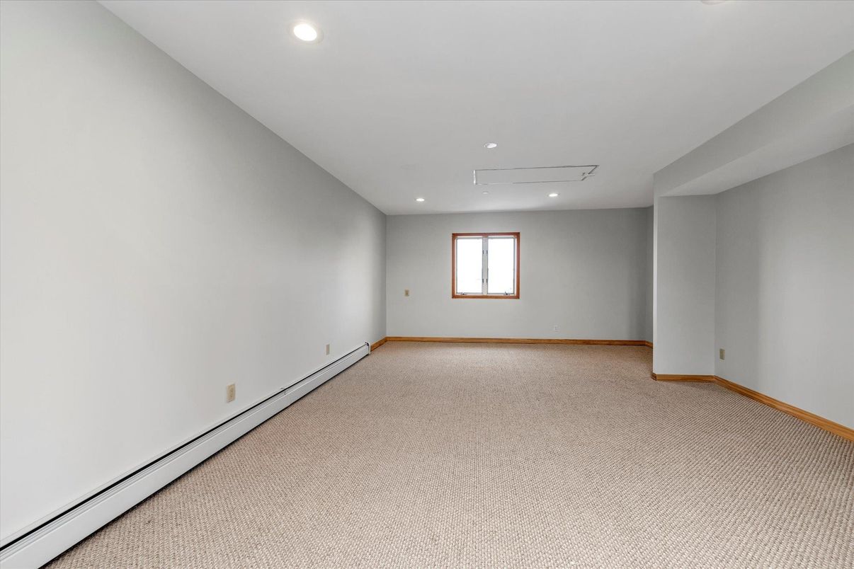 Empty room, Interior, Recessed Lighting