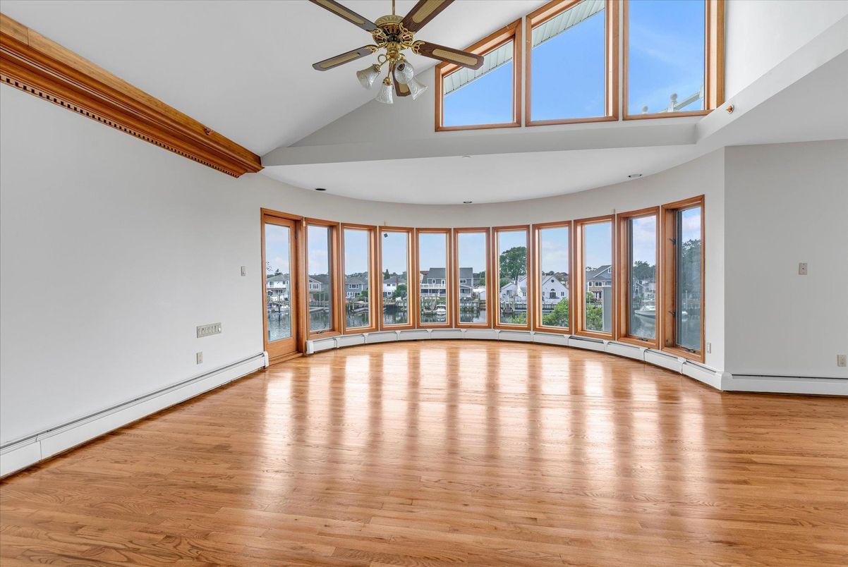 Empty room, Interior, Wooden Beams, Wood Texture Flooring