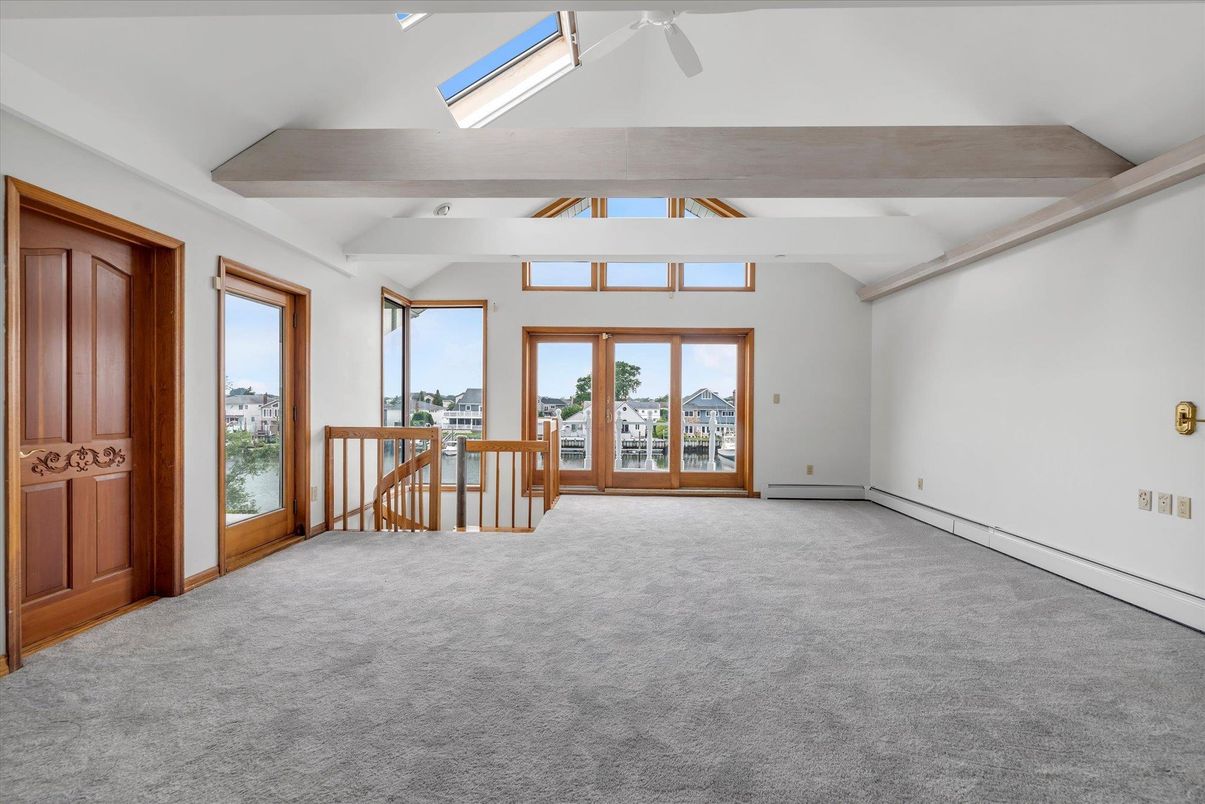 Empty room, Interior, Wooden Beams