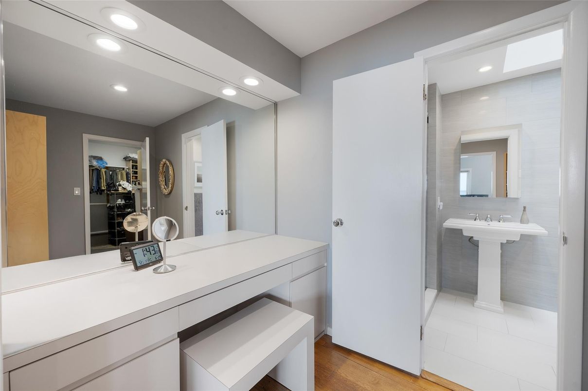 Bathroom, Interior, Recessed Lighting, Wood Texture Flooring
