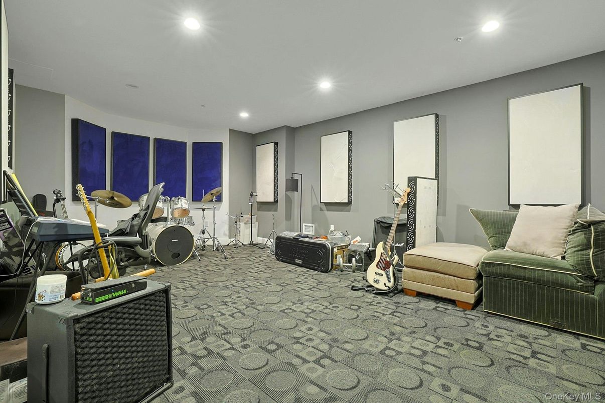 Fitness Equipment, Interior, Recessed Lighting
